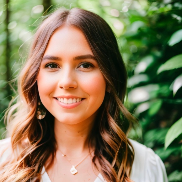 Meet Your Posher, Hayley! - Picture 4 of 4